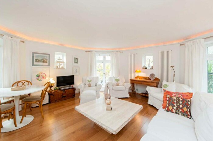 2 Bedroom Apartment To Rent In Fitzjohns Avenue, Hampstead, NW3