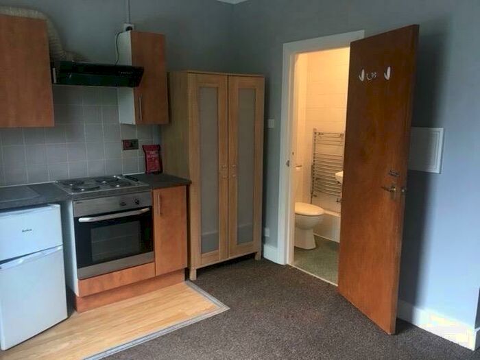 Studio To Rent In Arundel Road, Croydon, CR0