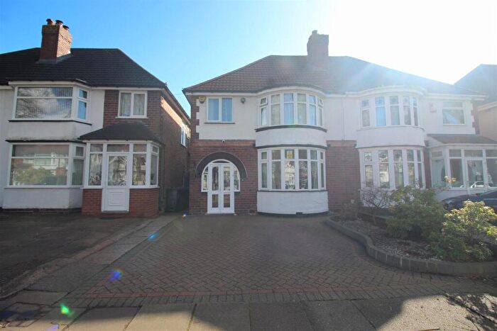 3 Bedroom Semi Detached House For Sale In Croft Road, Birmingham, B26