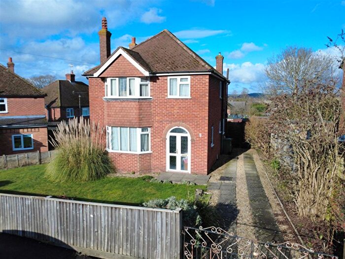 3 Bedroom Detached House For Sale In Greenlands Road, Newbury, RG14