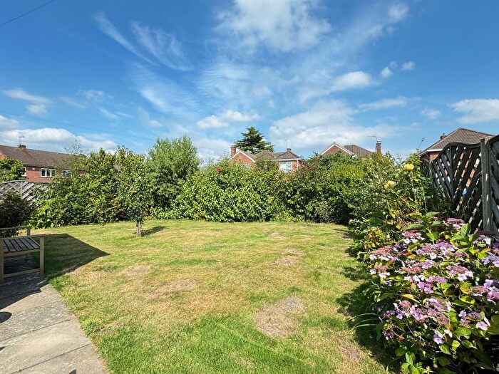 2 Bedroom Detached Bungalow For Sale In Newfield Avenue, Kenilworth, CV8