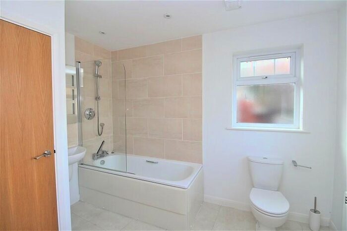1 Bedroom Flat To Rent In Cantelupe Road, East Grinstead, West Sussex., RH19