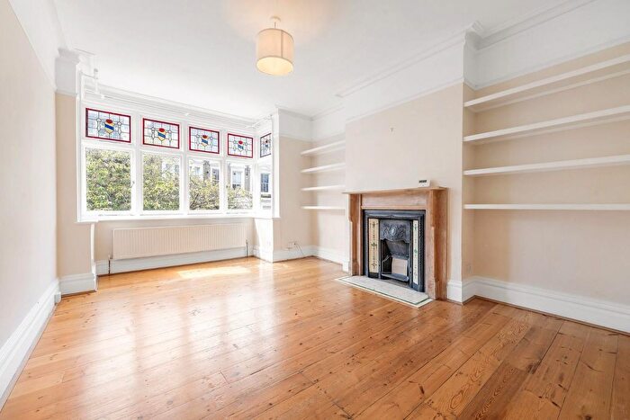 2 Bedroom Flat For Sale In Hayter Road, SW2