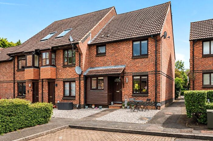 1 Bedroom End Of Terrace House For Sale In Dairymans Walk, Guildford, Surrey, GU4