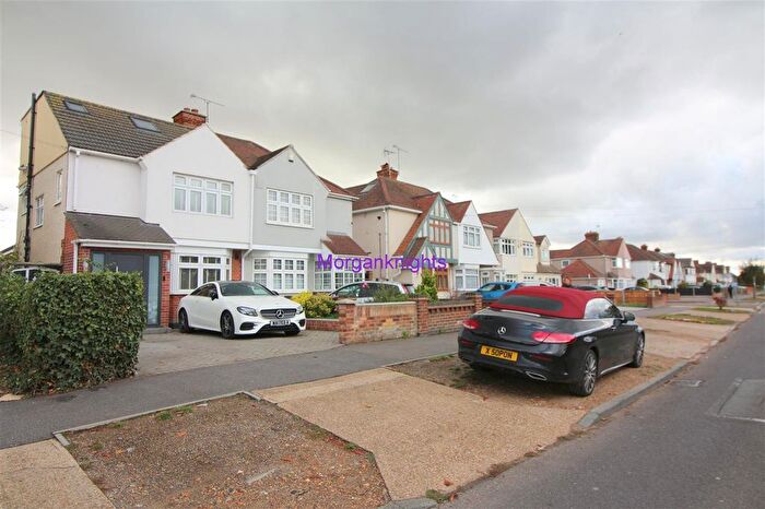 3 Bedroom End Of Terrace House For Sale In Long Lane, Grays, RM16