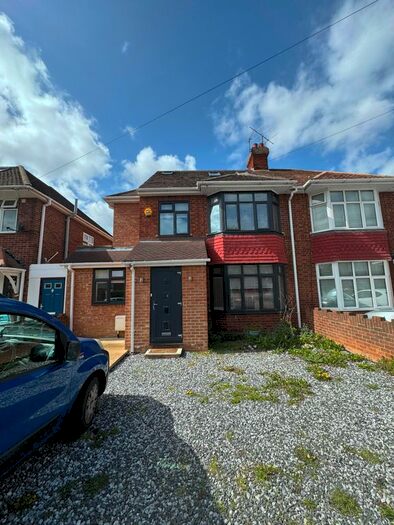 6 Bedroom Semi-Detached House To Rent In Wingfield Close, Bedford, MK40