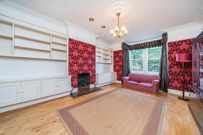 4 Bedroom Detached House For Sale In Park Road, Kingston Upon Thames, KT2 - Photo 2