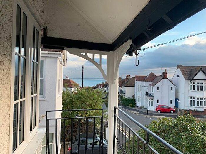 2 Bedroom Flat To Rent In Beach Avenue, Leigh-on-Sea, SS9