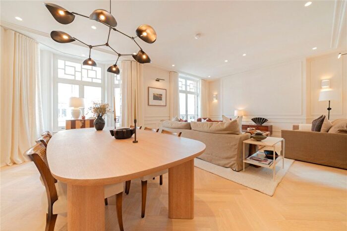 2 Bedroom Flat To Rent In Chiltern Street, London, W1U