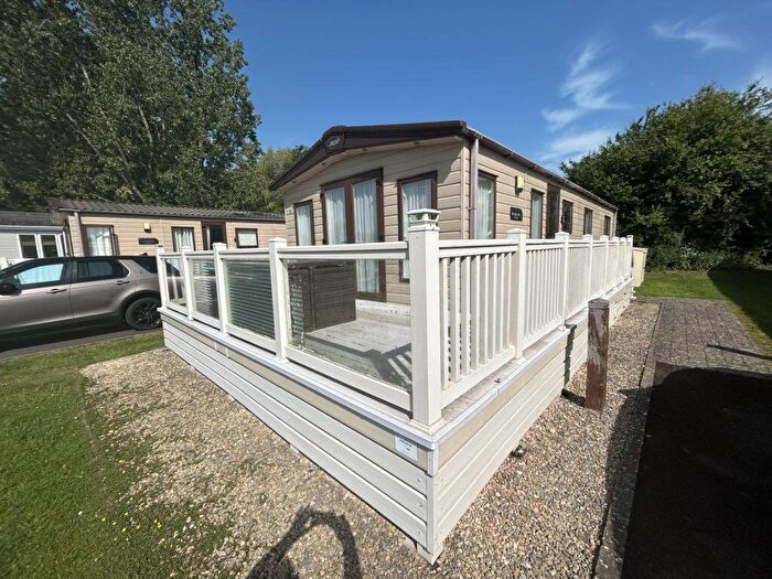 3 Bedroom Park Home For Sale In Hoburne Cotswold, GL7