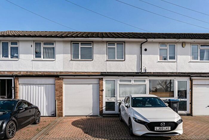 3 Bedroom Terraced House For Sale In Alverston Gardens, London, SE25