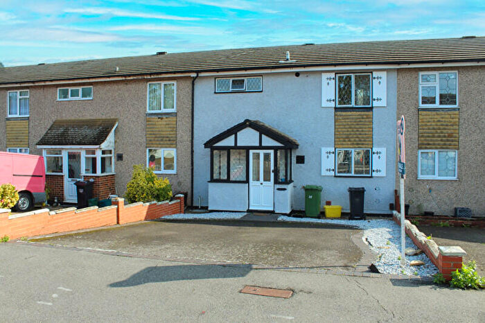 3 Bedroom Terraced House To Rent In Haslemere Road, Wickford, Essex, SS11