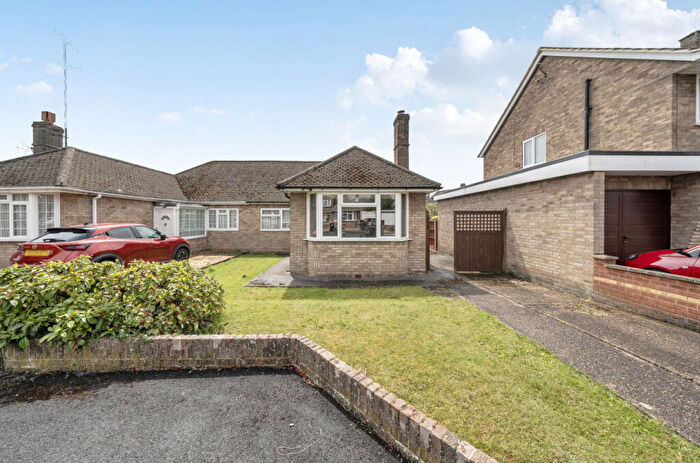 3 Bedroom Bungalow For Sale In Farm Close, Houghton Regis, Dunstable, LU5