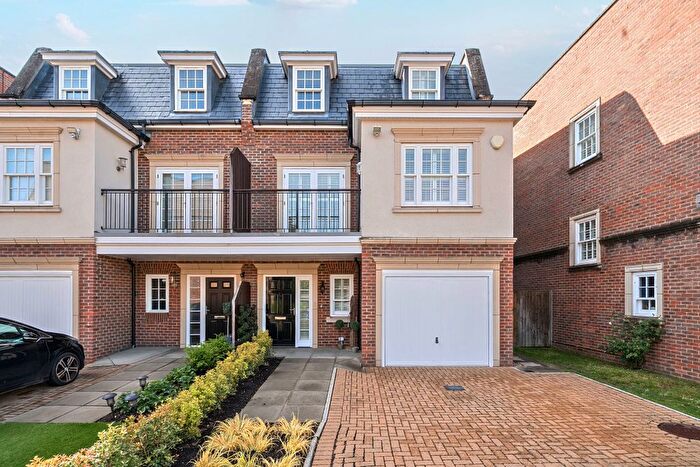 4 Bedroom Semi-Detached House For Sale In Lincoln Grove, Weybridge, KT13