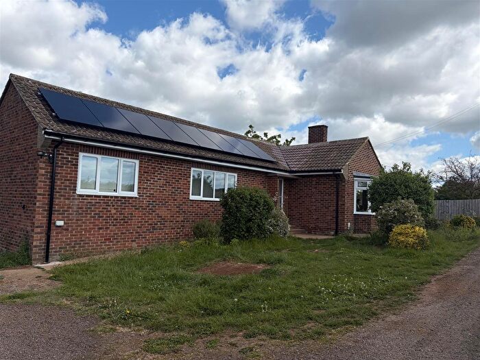 3 Bedroom Detached Bungalow To Rent In Main Road, Broughton, OX15
