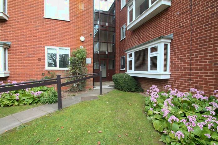 2 Bedroom Flat To Rent In Court Oak Road, Birmingham, B17