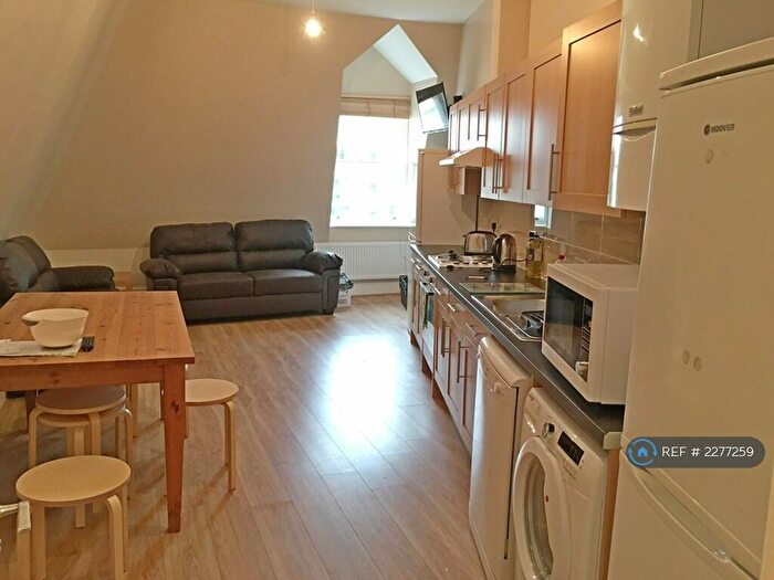 6 Bedroom Flat To Rent In Royal York Crescent, Bristol, BS8