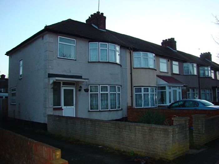 3 Bedroom Detached House To Rent In Bourne Avenue, Hayes, Middlesex, UB3