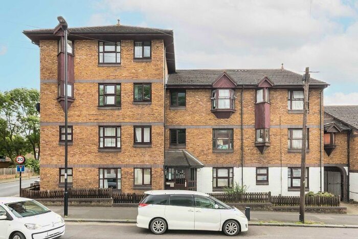 2 Bedroom Flat To Rent In Courthill Road, London, SE13