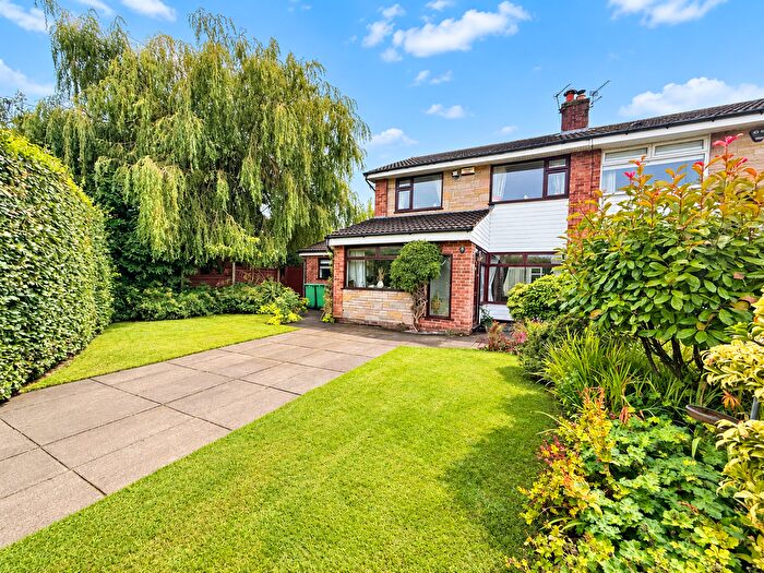 3 Bedroom Semi-Detached House For Sale In Bassett Grove, Wigan, WN3