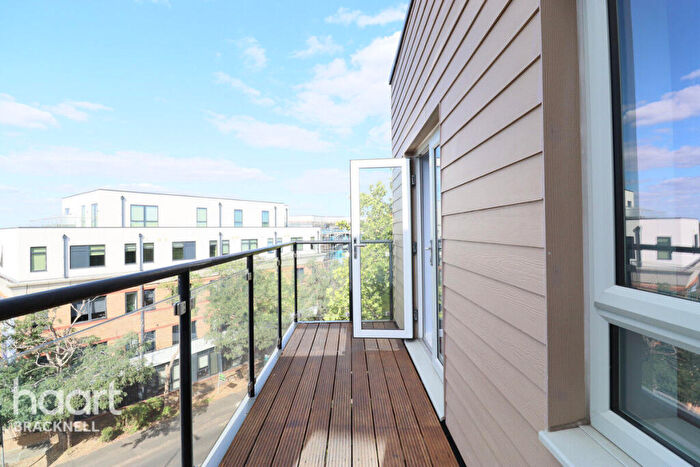 2 Bedroom Apartment For Sale In Fleming Place, Bracknell, RG12