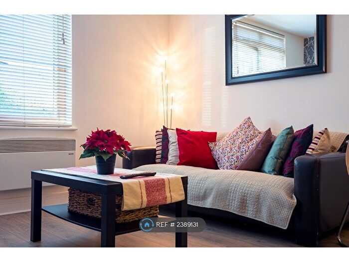 2 Bedroom Flat To Rent In Postbox Apartments, Birmingham, B1