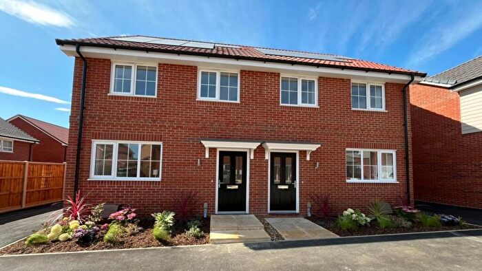 3 Bedroom Semi-Detached House For Sale In Woolhouse Way, Cringleford Norwich, Norfolk, NR4
