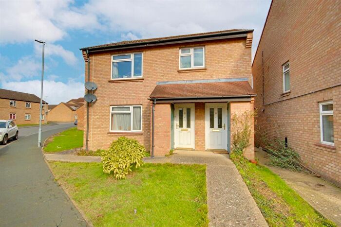 2 Bedroom Maisonette For Sale In Waveney Road, St. Ives, PE27