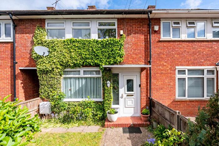 3 Bedroom Terraced House For Sale In Stanley Green East, Langley, Slough, SL3