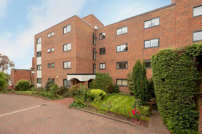 2 Bedroom Flat To Rent In Belvedere Drive, London, SW19