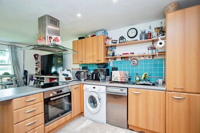 1 Bedroom Flat For Sale In Farthing Close, Watford, WD18