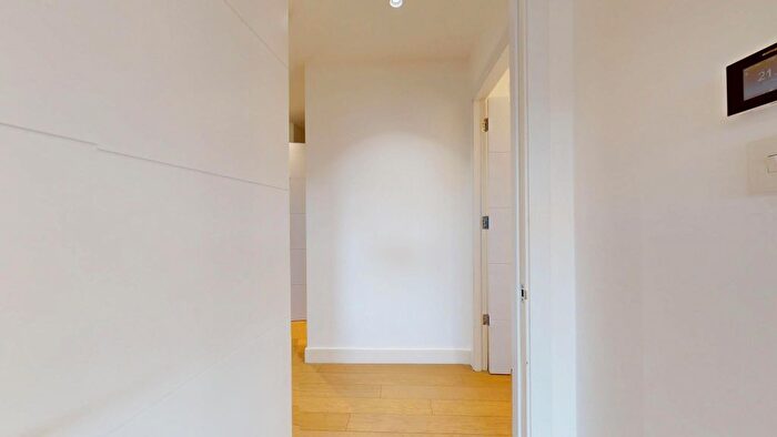 1 Bedroom Flat To Rent In New Horizons Court, Brentford, TW8