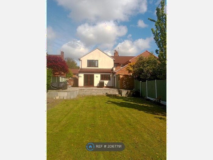 4 Bedroom Semi-Detached House To Rent In Pilkington St, St Helens, WA11