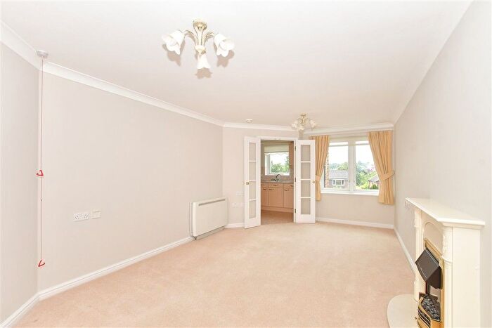 1 Bedroom Flat For Sale In Grange Road, Uckfield, East Sussex, TN22