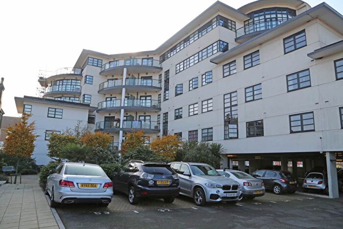 2 Bedroom Flat To Rent In High Road, Romford, RM6
