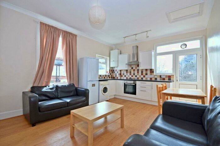 4 Bedroom Flat To Rent In Oakmead Road, Balham, SW12
