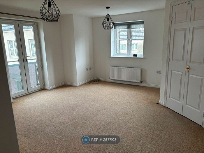 2 Bedroom Flat To Rent In College Way, Bristol, BS34
