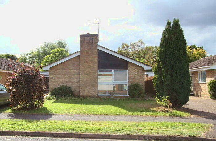 3 Bedroom Detached Bungalow To Rent In Elton Road, Banbury, Oxon, OX16
