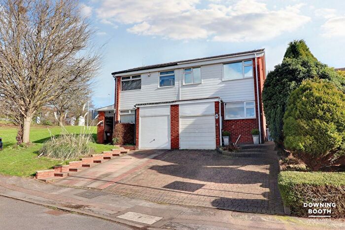 3 Bedroom Semi-Detached House For Sale In Garrick Road, Lichfield, WS13
