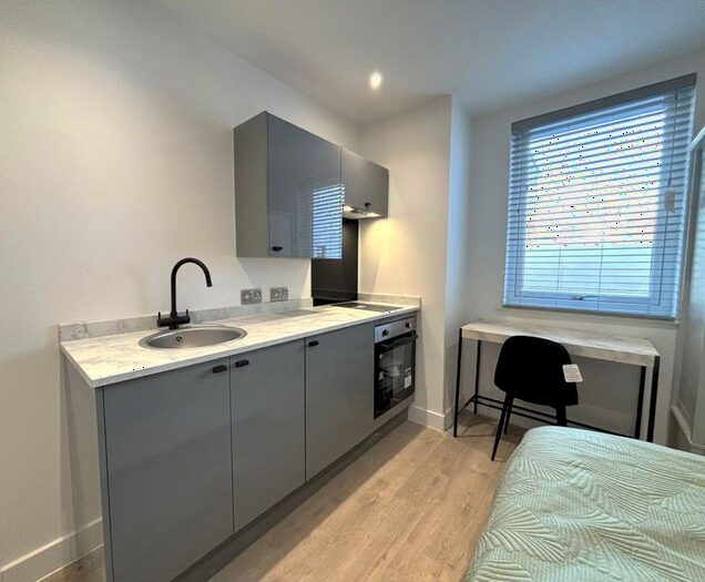 Studio To Rent In Iceland, Aspect Point, Peterborough, PE1