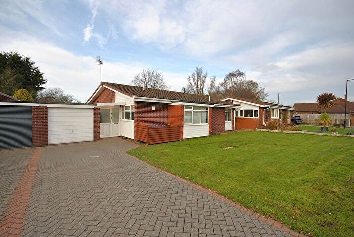 3 Bedroom Detached Bungalow For Sale In Church Fields Road, Rossington, Doncaster, DN11