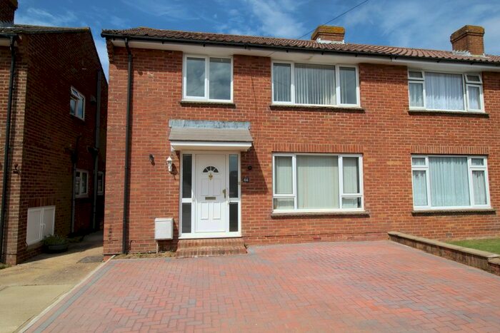 3 Bedroom Semi-Detached House To Rent In Gilda Crescent, Polegate, East Sussex, BN26
