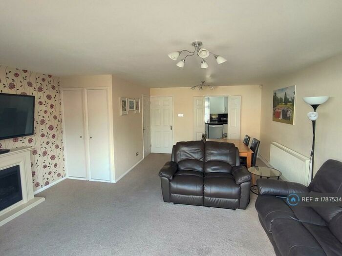 3 Bedroom Terraced House To Rent In Brierley Close, London, SE25