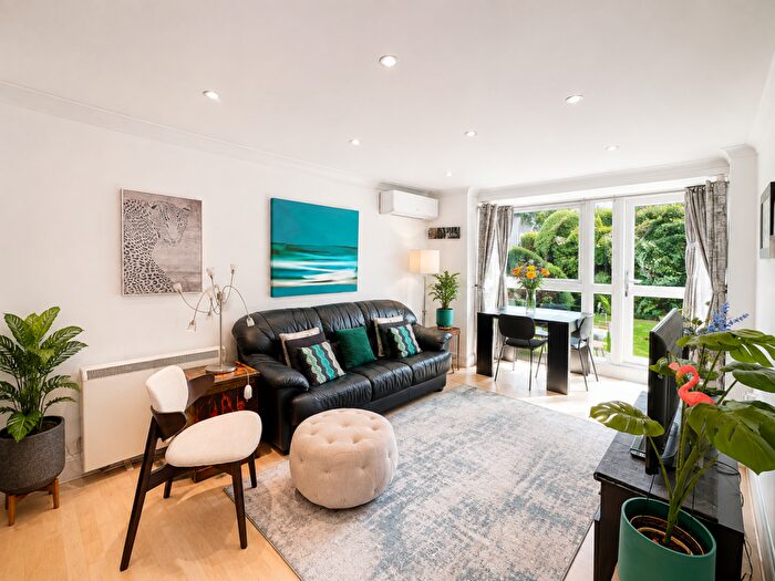 2 Bedroom Maisonette To Rent In Hollybush Hill, London, E11
