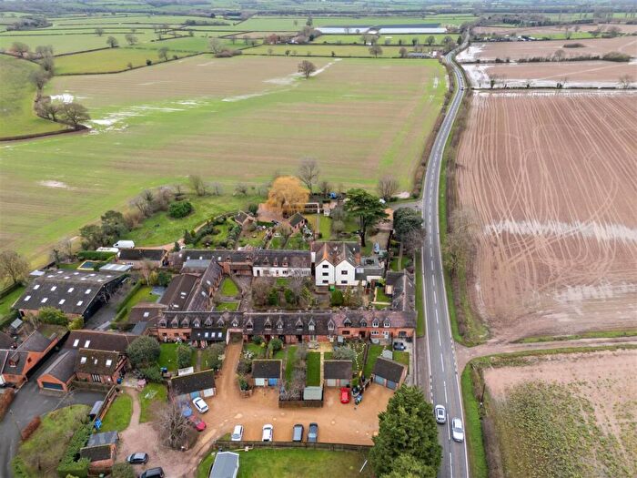 6 Bedroom Terraced House For Sale In Cedar Tree Farm, Fosse Way, Radford Semele, Leamington Spa, CV31