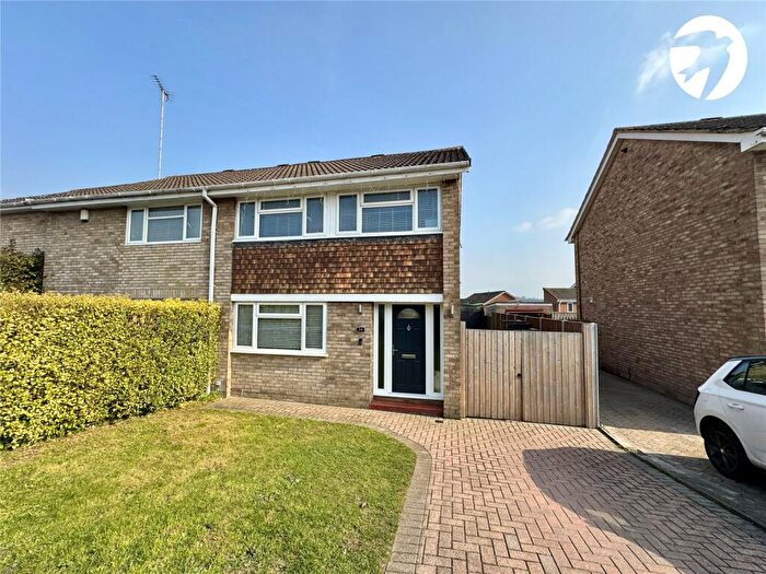 3 Bedroom Semi-Detached House For Sale In Cranleigh Drive, Swanley, Kent, BR8