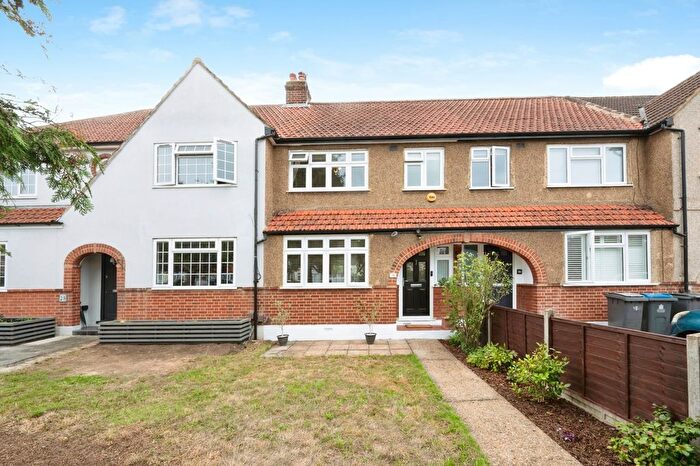 3 Bedroom Terraced House For Sale In Mansfield Road, Chessington, KT9