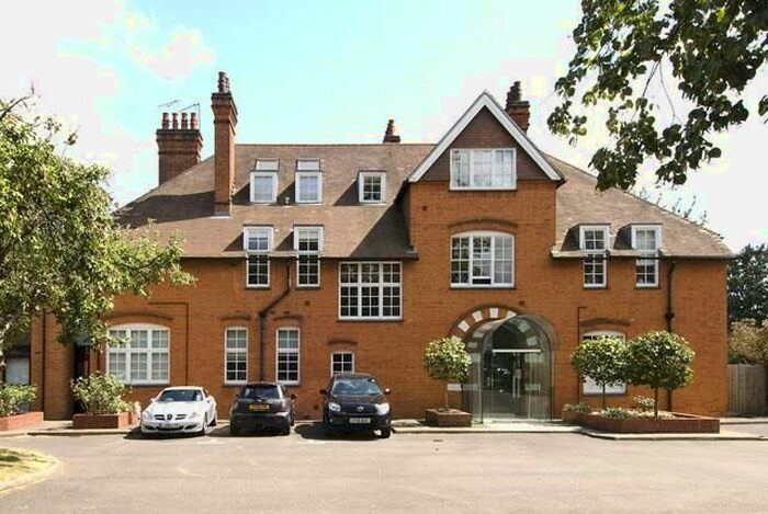 2 Bedroom Flat To Rent In The Gatehouse, Hogarth Lane, Chiswick, London, W4