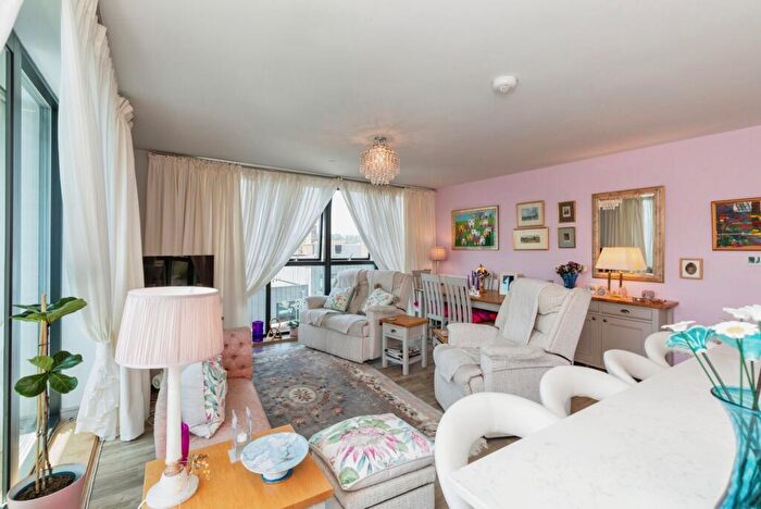 2 Bedroom Flat For Sale In St. Johns Road, Southville, Bristol, Somerset, BS3 - Photo 2