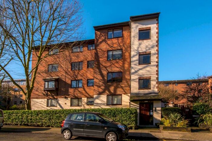 Studio To Rent In Granville Square Peckham, SE15